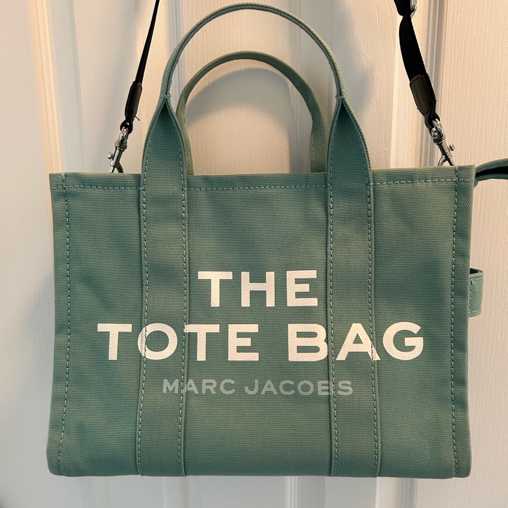 Marc Jacobs tote medium size, like new, unique color very hard to find